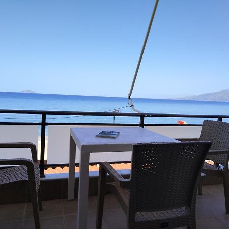 Villa Golden Ammos Sea View Каламаки Екстериор снимка