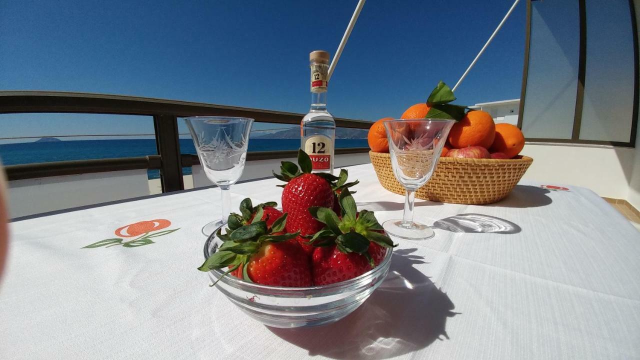 Villa Golden Ammos Sea View Каламаки Екстериор снимка