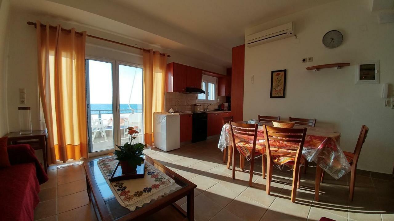 Villa Golden Ammos Sea View Каламаки Екстериор снимка
